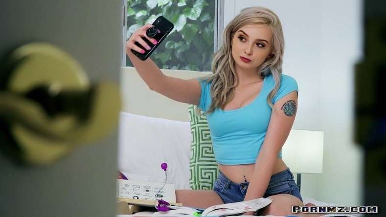 Mofos – Spy Cam Studying