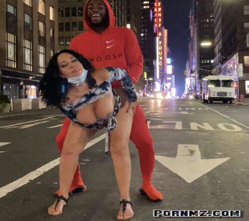 OnlyFans – Queen Rogue Sex in Time Square