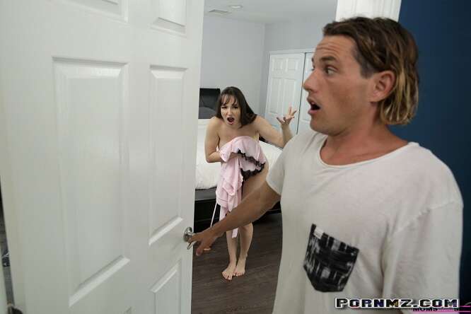 MomsTeachSex – Snack On This