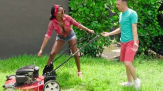 MilfHunter Naomi Foxxx Helping Out My MILF Neighbor Pornmz