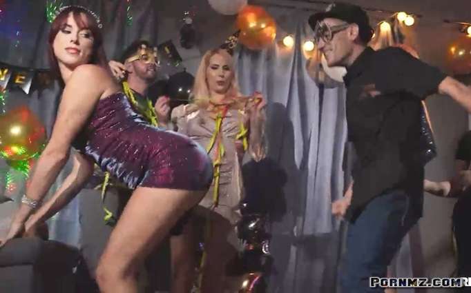 [CrazyCollegeGFs] Audrey Reid – Cummy College New Years